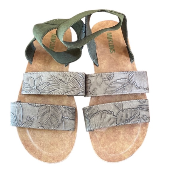 MUK LUKS Woman’s About It Sandal Olive Green Elastic Ankle Strappy Sandals SZ 9 - Picture 1 of 12
